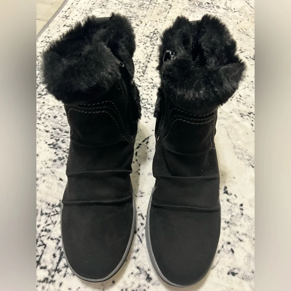 New Womens Clarks Breeze Cozy Black Cloudsteppers Boots - Size 7